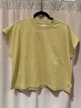 Le Bon Shoppe Jeanne Tee in Ochre